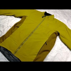 Arc’teryx Atom LT Men’s Medium M insulated jacket.
